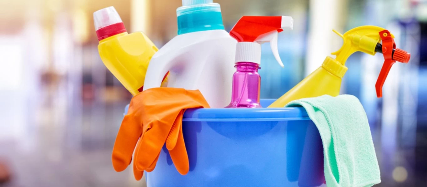 Κορωνοϊός: Ποια καθαριστικά προϊόντα να χρησιμοποιείται στο σπίτι για να «σκοτώσετε» τον ιό